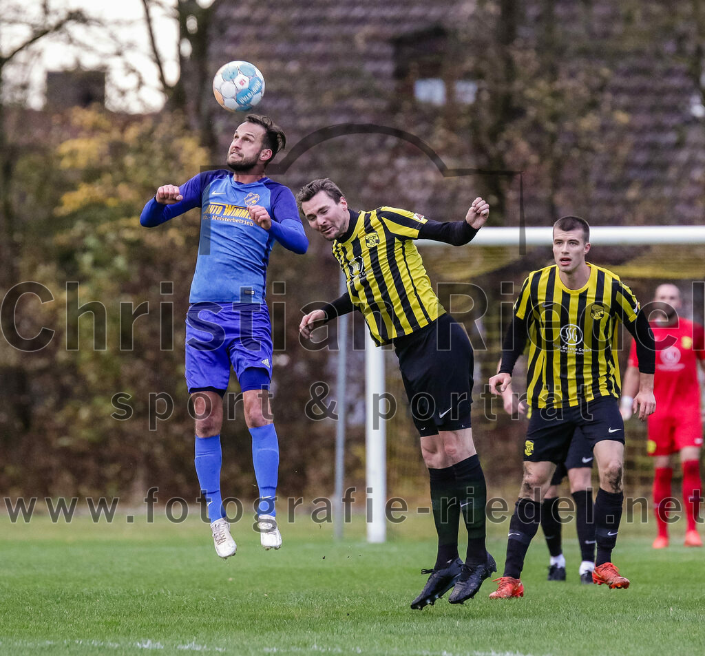 2023-11-11_085_FC_Moosinning_gegen_TSV_Peterskirchen | Moosinning, Deutschland, 11.11.2023:
Fußball, Bezirksliga Oberbayern Ost 2023 / 2024, 17. Spieltag, FC Moosinning gegen TSV Peterskirchen, Endergebnis: 5:0

Marco Lebesmühlbacher (TSV Peterskirchen, #7), Georg Ball (FC Moosinning, #7)

Foto: Christian Riedel / fotografie-riedel.net