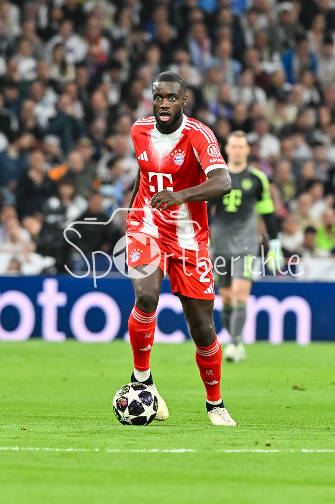 Real Madrid - FC Bayern München | MADRID, SPAIN - 07. APRIL: with Ball Dayot UPAMECANO (FC Bayern Munich 2) during the UEFA Champions League match between Real Madrid vs. FC Bayern Munich on Quarterfinal first leg at Estadio Santiago Bernabeu