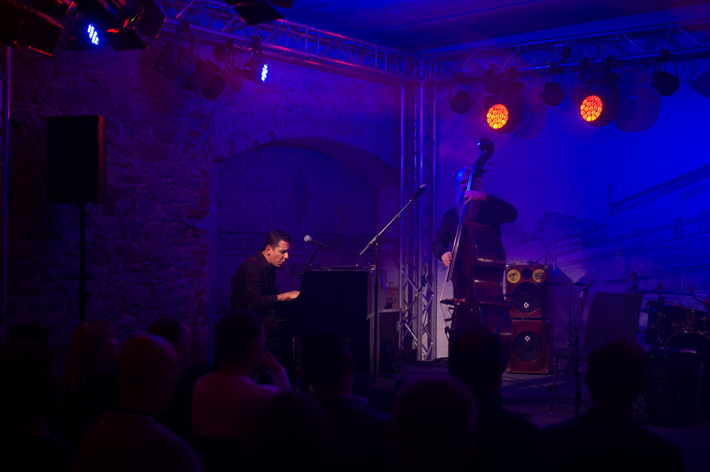 Tango meets Cuba | Tango meets Cuba mit den Klazz Brothers & Cuba Percussion im Forte Belvedere Leisnig zum Festival Hallo Leisnig 2022. - Realisiert mit Pictrs.com