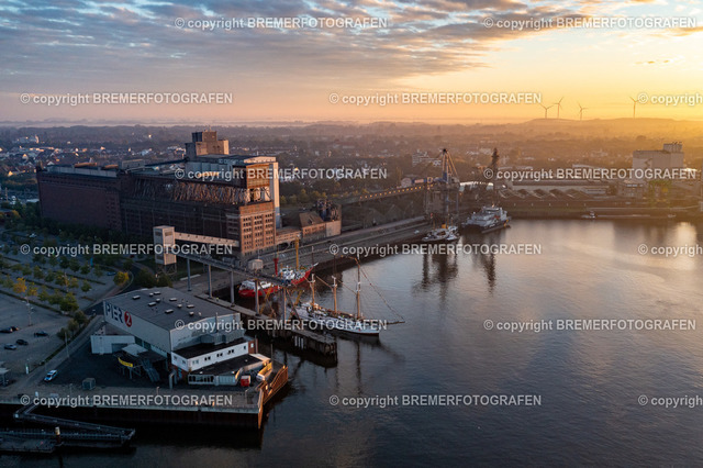 DJI_0070 | 30.09.2022 Drohnenaufnahmen Dt. Schifffahrtstag 2022 Bremen Wendebecken / Weser