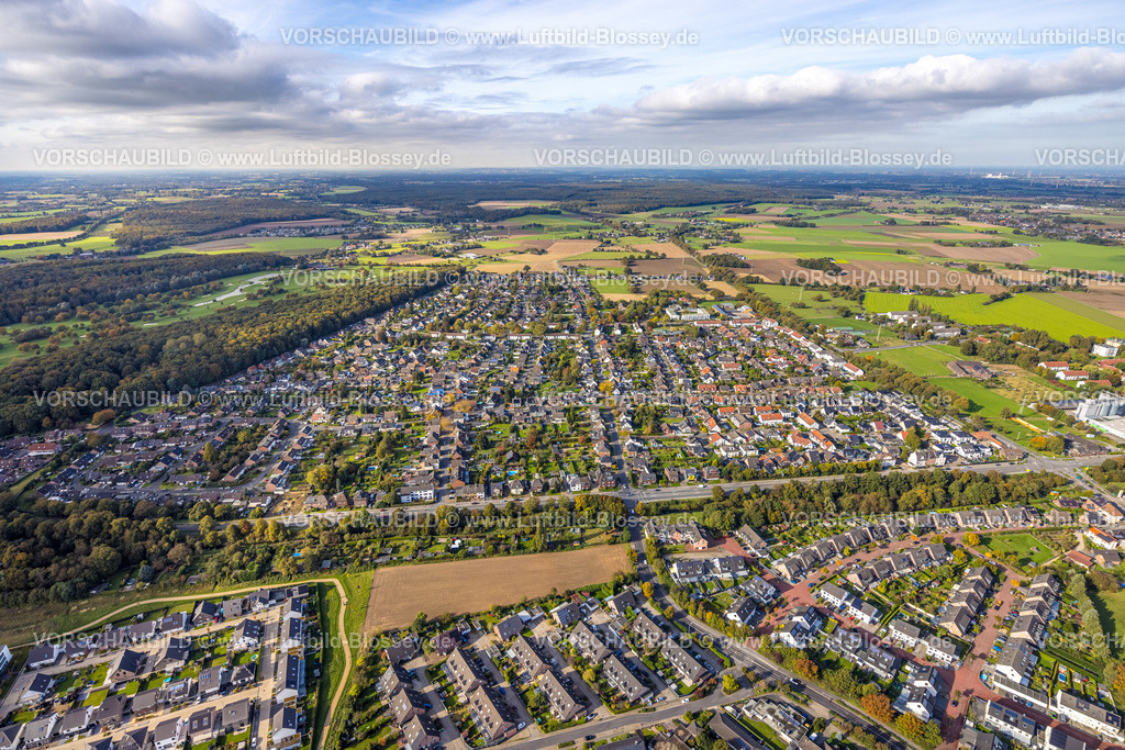 Kamp-Lintfort241013898 | Luftbild, Ortsteil Niersenbruch, Wohngebiet Wohnsiedlung entlang der Wiesenbruchstraße, Wiesen und Felder mit Fernsicht, blauer Himmel mit Wolken, unten die Rheinberger Straße Bundesstraße B510, Kamperbruch, Kamp-Lintfort, Ruhrgebiet, Nordrhein-Westfalen, Deutschland