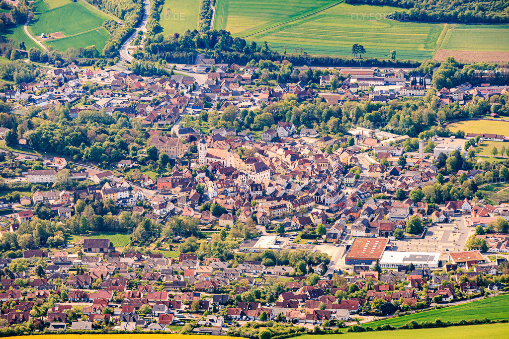 Luftbild: Altstadt aus Norden in Arnstein im Bundesland Bayern in Deutschland.Foto: IMG_156129.jpg vom 03.05.2026 durch Werner Riehm/FLY-FOTO.deAuflösung des Originals: 5863 x 3908 px