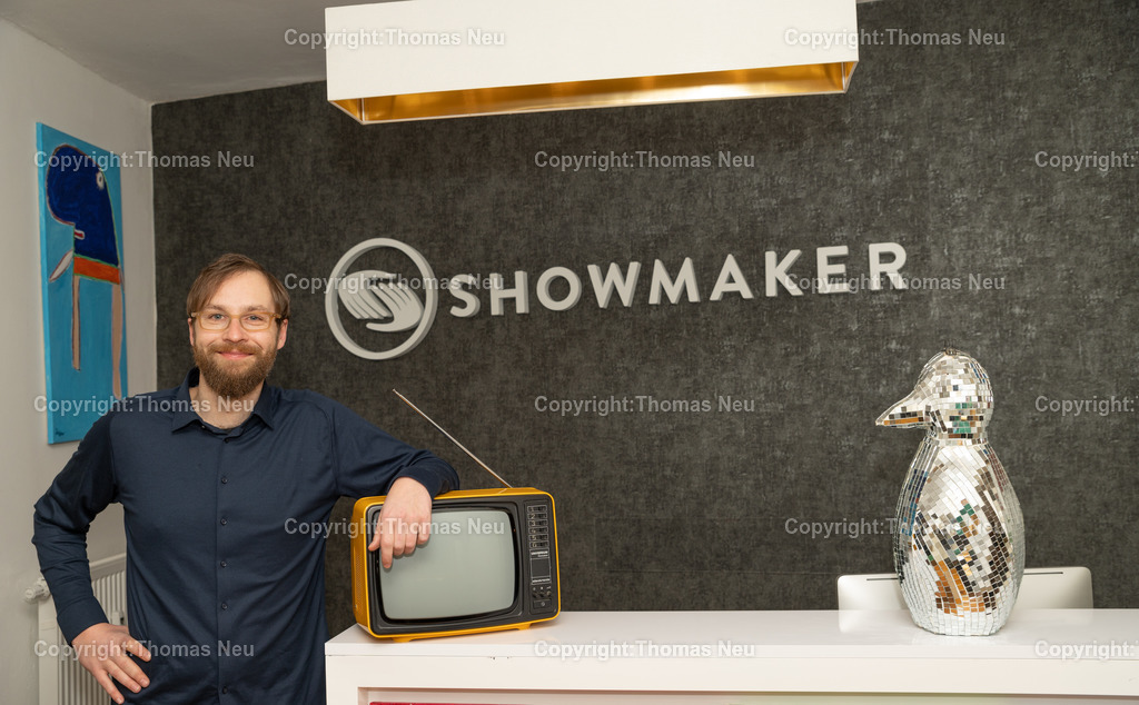 DSC_8795 | Harry Hegenbarth ist ein kreativer Kopf aus Bensheim an der Bergstraße und Inhaber der Agentur Showmaker (auch bekannt als Showmaker Entertainment) – einer Werbe- und Eventagentur, die für unkonventionelle Konzepte mit sozialem Mehrwert steht,Harry organisiert seit vielen Jahren Kulturveranstaltungen:

Vogel der Nacht Festival (seit 2003),

PLEY! / AIRPLEY! (seit 2005),

Stadtparkustik Festival (seit 2007),

Birkengarten Festival (seit 2009),

PHUNGO Festival (seit 2013