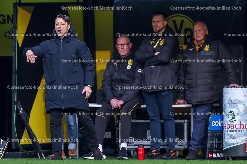 BVB08022502287 | 08.02.2025, Fußball, Borussia Dortmund - VfB Stuttgart, 1. Fußball Bundesliga, 21. Spieltag, Signal Iduna Park, Saison 2024 2025: Trainer Niko Kovac (Cheftrainer BVB) gestikulierend am der SeitenlinieDFB regulations prohibit any use of photographs as image sequences and or quasi-video.