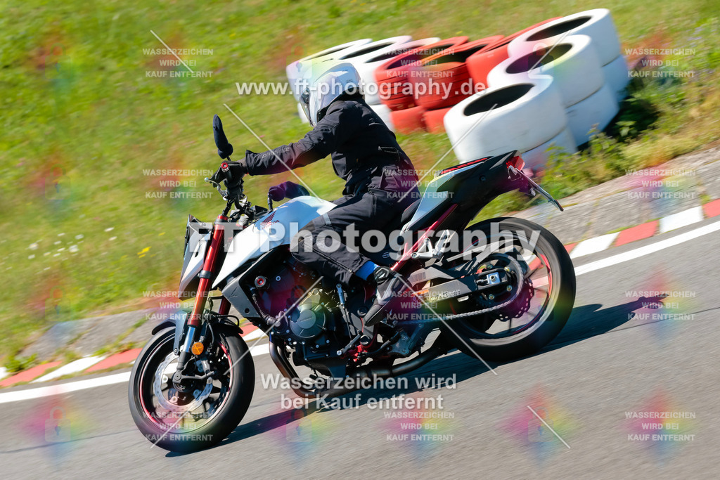 Moto-TeamOBK-22387 | Hier findet Ihr Bilder von Touristenfahrten auf der Nürburgring Nordschleife oder von anderen Veranstaltungen die ich besucht habe. Viel Spass beim Durch Schauen 