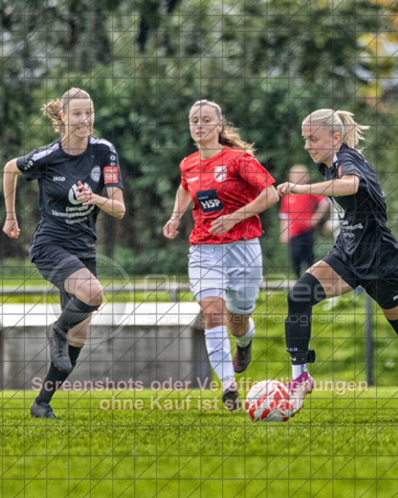 20250928_134841_0317-Bearbeitet-2 | Joana Bauer (1.FC Donzdorf #11) rechts und  Ricarda Hommel (1.FC Donzdorf #09) links machen Tempo im Spiel 1.FC Donzdorf (schwarz) vs. TV Derendingen (rot), Fussball, Frauen-Verbandsliga Württemberg, 03. Spieltag, Saison 2025/2026, Rasenplatz Lautertal Stadion, Süßener Straße 16, 73072 Donzdorf, 28.09.2025 - 13:00 Uhr,Foto: PhotoPeet-Sportfotografie/Peter Harich