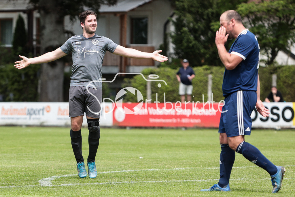 BC Aichach II - TSV 1946 Waidhofen | Jubel nach 1-0 durch BCA #10