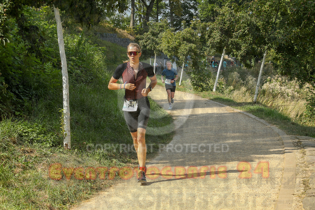 250824_1446_EX1_7529 | Sportfotografie im Rhein-Sieg Kreis, Köln, Bonn, NRW, Rheinland Pfalz, Hessen, etc. Unser Tätigkeitsfeld umfasst den Laufsport vom Volkslauf über den Marathon, Duathlon, Triathon bis zum Ultralauf wie Kölnpfad Ultra oder Schindertrail.