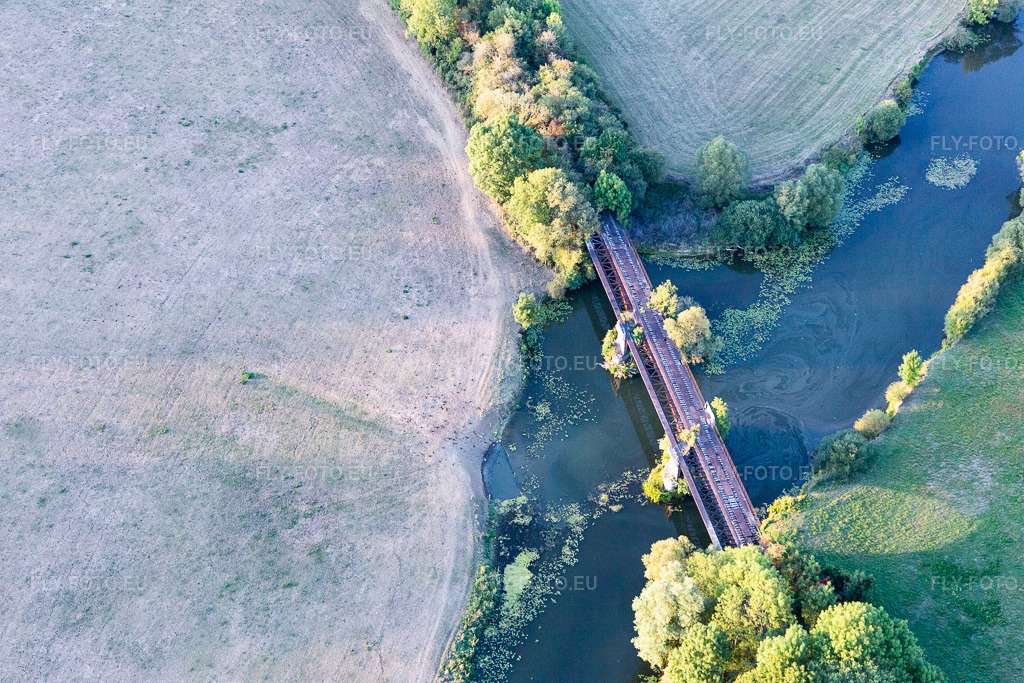 Vue aérienne: Pont sur la Meuse à Sauvigny dans le département Meuse, France. Photo: IMG_118354.jpg prise le 15/09/2019 par Werner Riehm/FLY-FOTO.eu – Résolution de l'original: 5472 x 3648 px