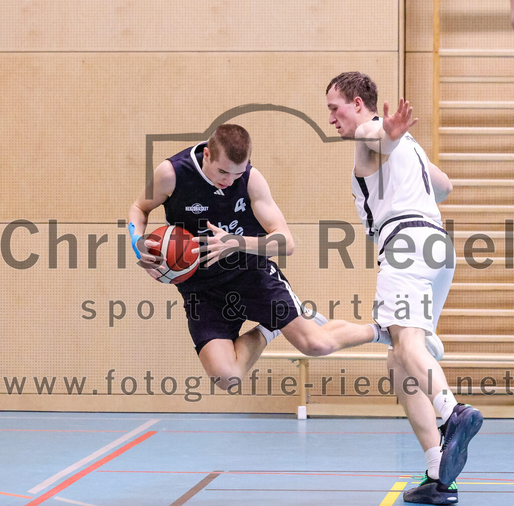 2026-01-31_039_TSV_Vaterstetten_gegen_TS_Herzogenaurach | Vaterstetten, Deutschland, 31.01.2026:Basketball, 2. Regionalliga Süd 2025 / 2026, 14. Spieltag, TSV Vaterstetten gegen TS Herzogenaurach, Endergebnis: 71:70Tom Hedden (TSV Vaterstetten, #8)Foto: Christian Riedel / fotografie-riedel.net