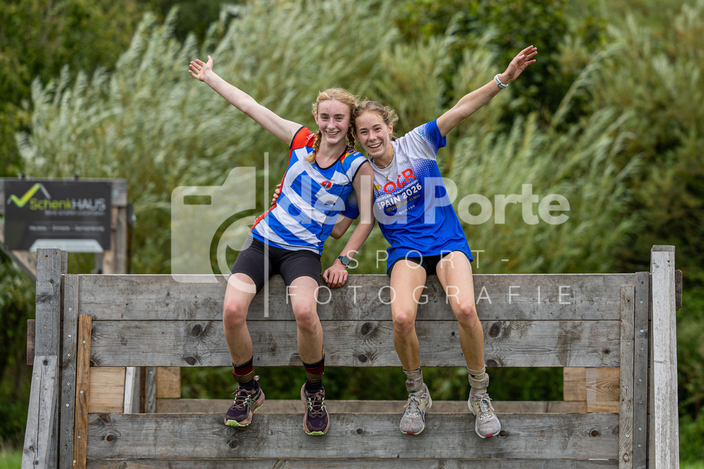 International erfahren - Katelyn van Paassen (rechts_ hier mit Nina Schirmer) holte erst kürzlich EM-Gold in der U16-Staffel. | immodelaporte-sportfotos - Realisiert mit Pictrs.com