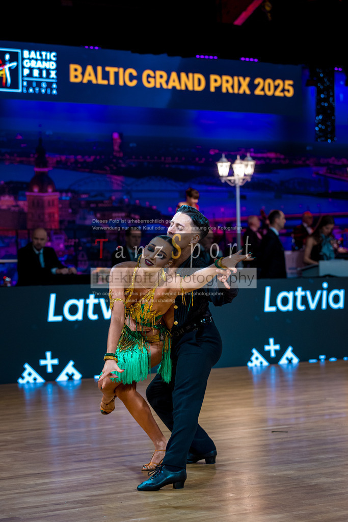 20251213_Baltic-GP_1958-2 | Tanzsportbilder, Standardtanz, Lateintanz, WDSF, DTV, LTVB, dancecomp, goc, hessen tanzt, blaues band der spree, walzer, tango, wiener walzer, slowfox, quickstepp, samba, rumba, cha-cha-cha, paso doble. jive, hd-kroft photography, turniertanzsport
