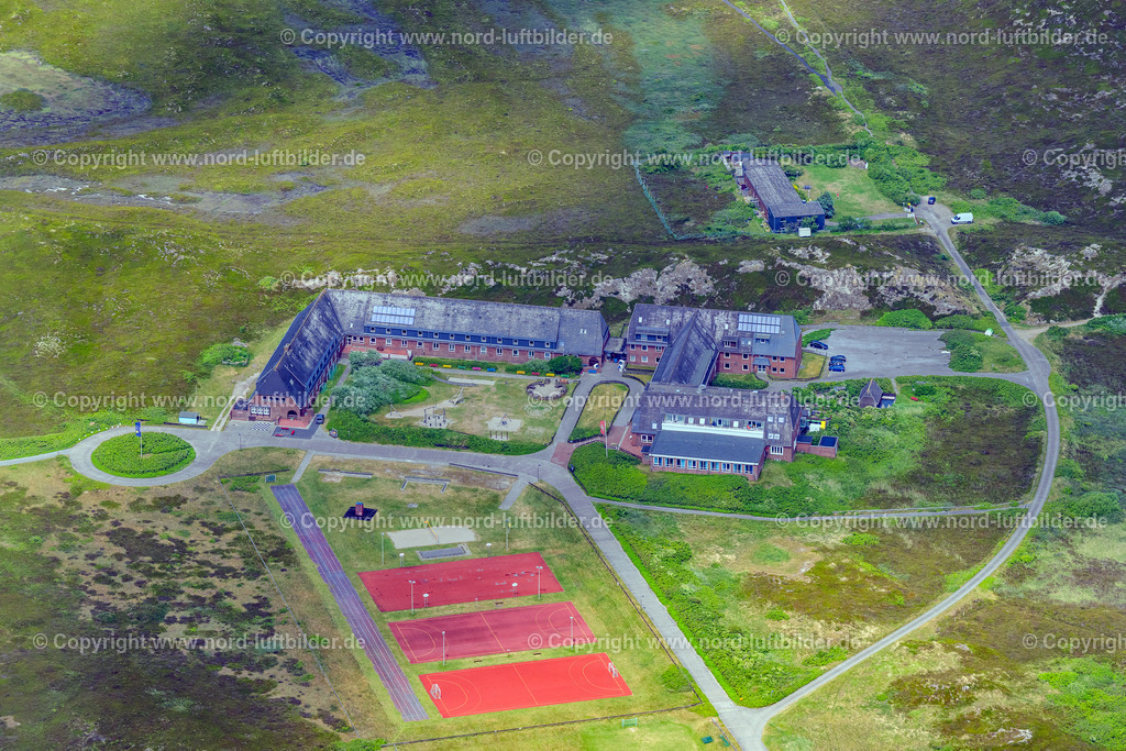 Sylt_Hörnum_Fünfstädteheim_ELS_4236130625 | HöRNUM (SYLT) 13.06.2025 Schulgelände und Gebäudekomplex des " Fünf-Städte-Heim-Schullandheim " in Hörnum (Sylt) auf der Insel Sylt im Bundesland Schleswig-Holstein, Deutschland. Weiterführende Informationen bei: Fünf-Städte-Verein Pinneberg e.V.. // School grounds and buildings of the " Fuenf-Staedte-Heim-Schullandheim " in Hoernum (Sylt) at the island Sylt in the state Schleswig-Holstein, Germany. Further information at: Fuenf-Staedte-Verein Pinneberg e.V.. Foto: Martin Elsen