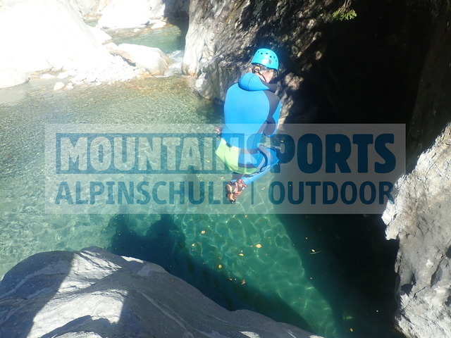 PC020015 | Bestelle die Bilder deines Berg- oder Wasser-Abenteuers mit Mountain Sports bequem von zu Hause aus direkt über unseren Online Fotoshop von pictrs.com. - Realisiert mit Pictrs.com