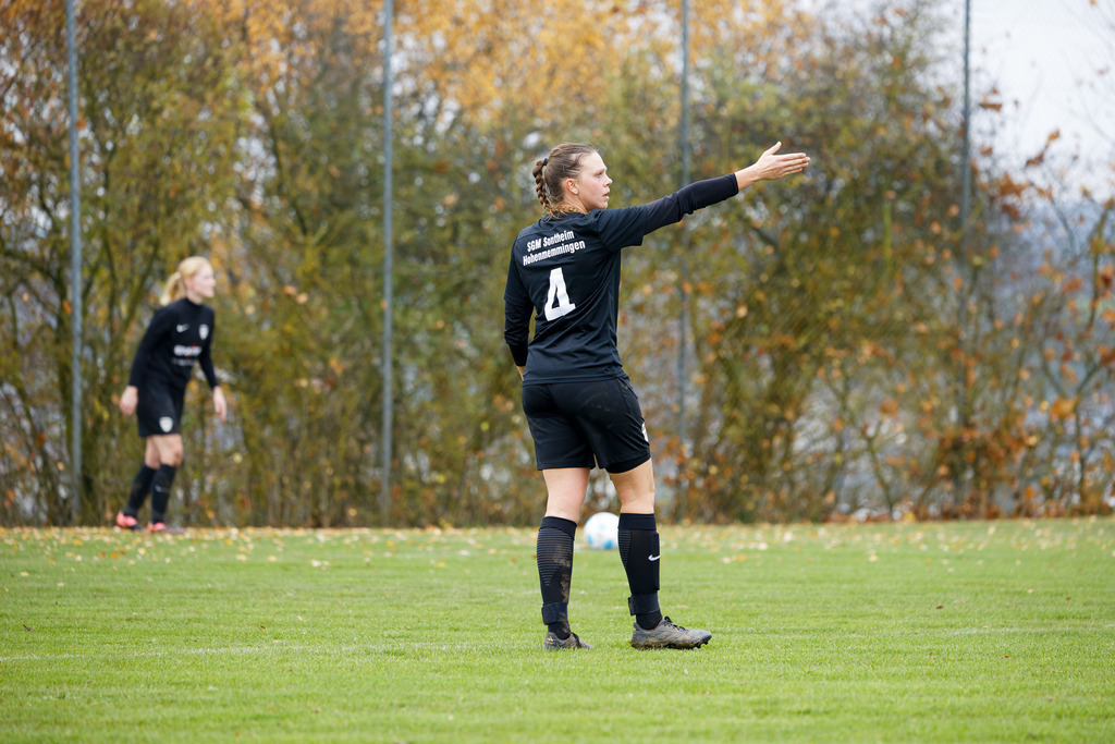 HOHFCH_251109_7423 | 1.FC Heidenheim 1846 II vs. GAST, Fußball, Frauen, Bezirksliga, 2025/2026, X. Spieltag, 03.10.2025 in Heidenheim, Kunstrasen b. Voith-Arena West(Foto: Michael Bulling) - Realisiert mit Pictrs.com