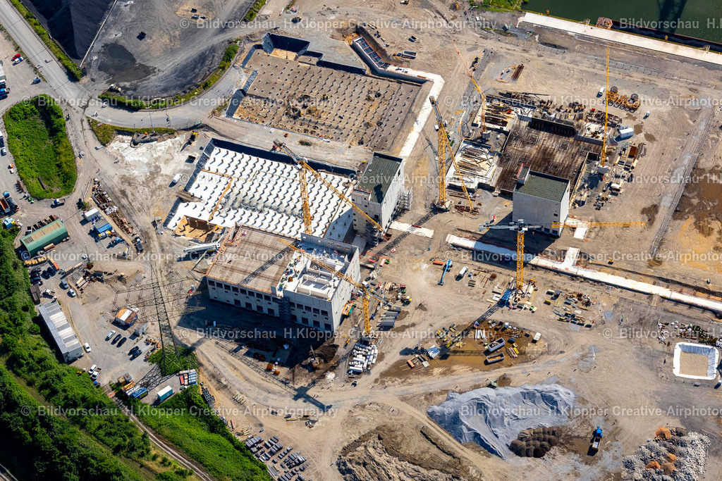 Luftbild Duisburg-4644 | Baustelle zum Neubau "der ersten Direktreduktions-Anlage von thyssenkrupp Steel" an der Ackerstraße im Ortsteil Fahrn in Duisburg - Realisiert mit Pictrs.com