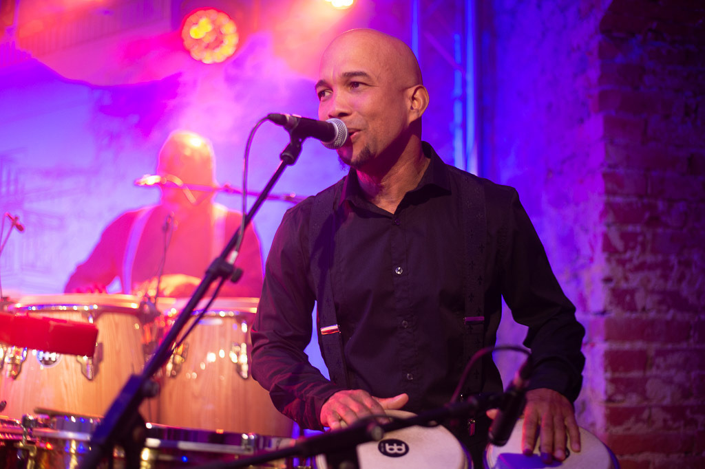 Tango meets Cuba | Tango meets Cuba mit den Klazz Brothers & Cuba Percussion im Forte Belvedere Leisnig zum Festival Hallo Leisnig 2022. - Realisiert mit Pictrs.com