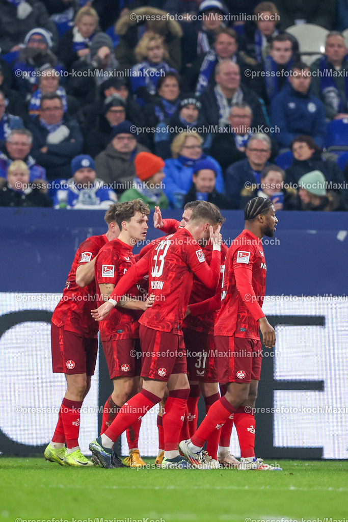 Schalke29112401087 | 29.11.2024, Fußball, FC Schalke 04 - 1. FC Kaiserslautern, 2. Fußball Bundesliga, Veltins-Arena Gelsenkirchen, Saison 2024 2025: Torjubel nach dem 3:0 durch Daisuke Yokota (FCK #41)DFB regulations prohibit any use of photographs as image sequences and or quasi-video.