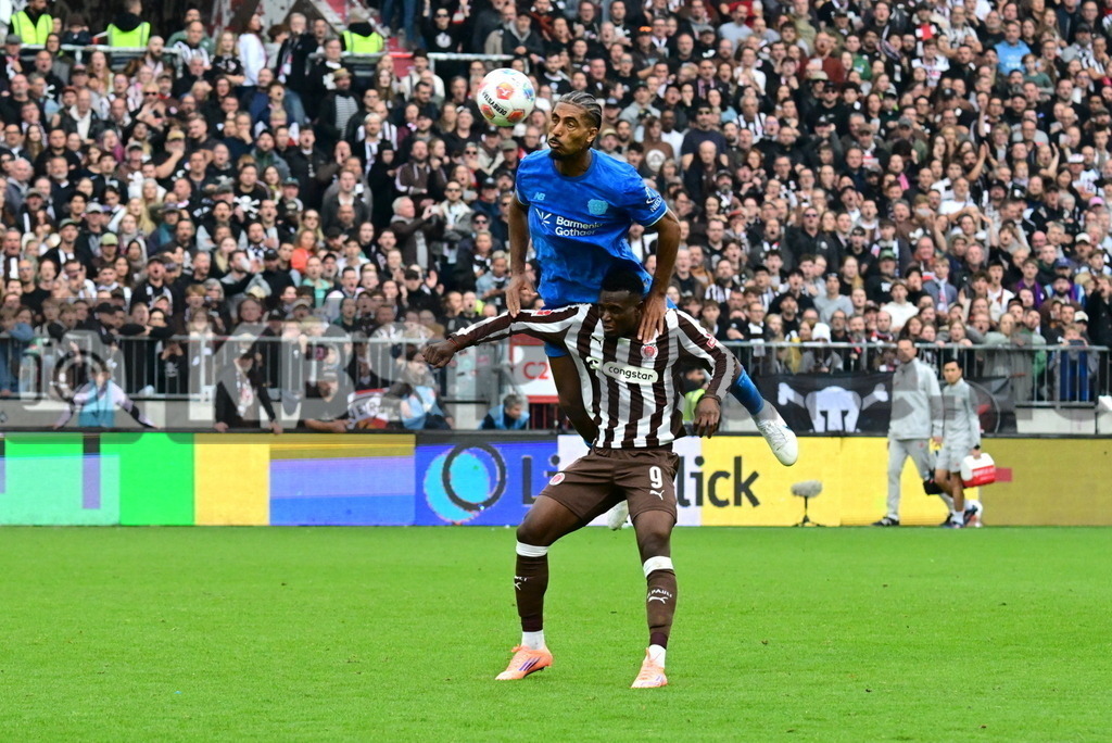 KBS Picture_FCStPauli-Bayer04Leverkusen_019 | v.v. Ceesay Abdoulie (St.Pauli) , Bade Loic (Bayer04Leverkusen) ,Sportplatz :  Millerntor Stadion, - Realisiert mit Pictrs.com