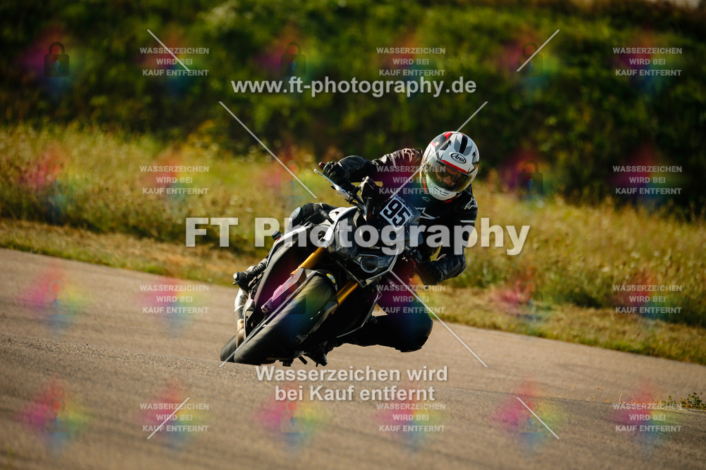 _MOT5912 | Hier findet Ihr Bilder von Touristenfahrten auf der Nürburgring Nordschleife oder von anderen Veranstaltungen die ich besucht habe. Viel Spass beim Durch Schauen 