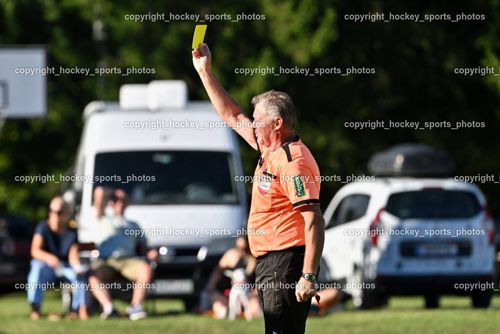 ATUS Nötsch vs. Thal Assling | Karl Krenn Referee, Gelbe Karte, ATUS Nötsch vs. Thal Assling, ATUS Nötsch vs. Thal Assling am 31.08.2025 in Nötsch (Dobratsch Arena), Austria, (Photo by Bernd Stefan)