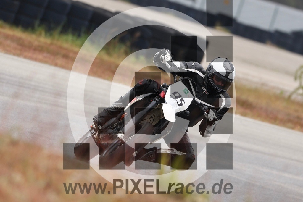 0095-20250530_12512 | Schöne Erinnerungen an spannende Momente - das festzuhalten ist unser Job. PIXELrace.de ist seit 2003 auf den Rennstrecken Europas unterwegs um die Action draußen beim Fahren und die wunderbare Stimmung imm Fahrerlager für euch einzufangen.