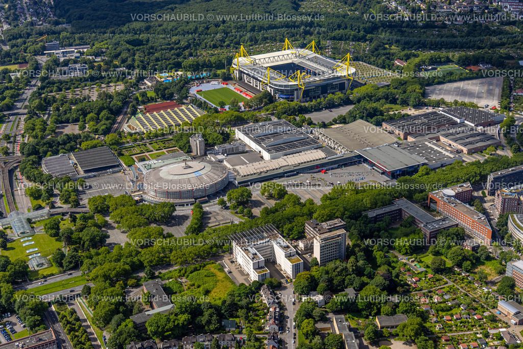Dortmund240700162 | Luftbild, Signal Iduna Park, auch Westfalenstadion, Bundesligastadion des BVB 09 Borussia Dortmund, ein Spielort der UEFA Euro 2024, Westfalenhallen Messekomplex und Veranstaltungsort für Events, unten Bürozentrum B1st Software-Factory Dortmund, Rheinlanddamm 201, Unternehmen für Software, IT, neue Medien und Telekommunikation, Westfalenhalle, Dortmund, Ruhrgebiet, Nordrhein-Westfalen, Deutschland