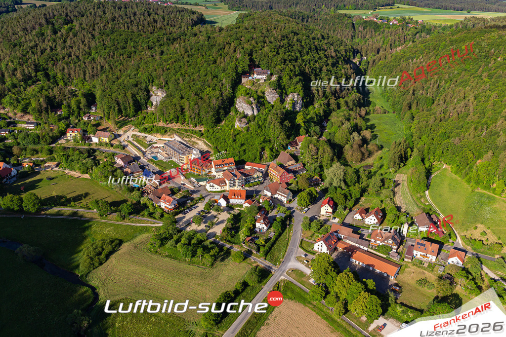 Die Luftbildaufnahme Veilbronn - Heiligenstadt wurde 2020 mittels Flugzeug (keine Drohne) erstellt. Perfekte Schärfe und Druck- Ergebnisse- Garantiert!