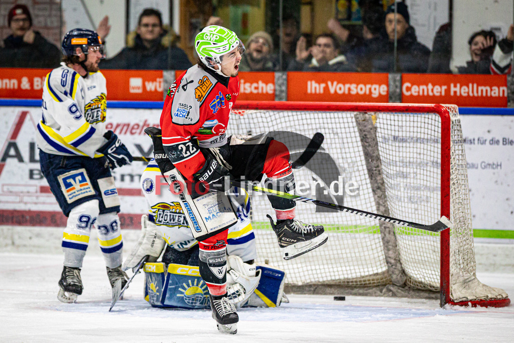 TSV Peißenberg MINERS gegen EHC Waldkraiburg DIE LÖWEN | Eishockey Bayernliga Herren Vorrunde 2024/25, TSV Peißenberg MINERS gegen EHC Waldkraiburg DIE LÖWEN, 20250124,Sinan ONDÖRTOGLU (MINERS 22) Torjubel,2025-01-24 in Peißenberg (Eisstadion Peißenberg)Sinan ONDÖRTOGLU (MINERS 22)Copyright: WolfgangxLindner foto-lindner.de