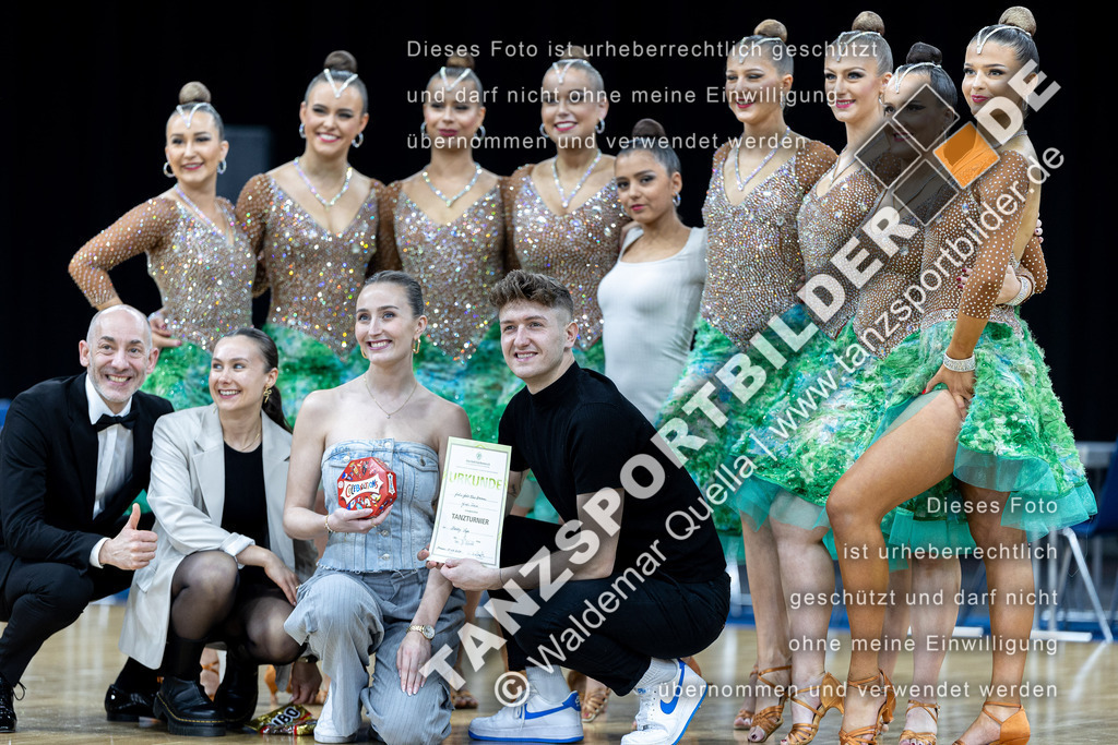 20240310-01945 | Hier finden Sie Tanz Bilder vom Latein und Standard Formationen tanzen. Sportbilder vom Tanzsport. Schöne Fotos und von Weltmeisterschaft, Europameisterschaft, Bundesliga, Regionalliga, Oberliga und Landesliga sowie von GOC Stuttgart, DanceComp, WM Bremen