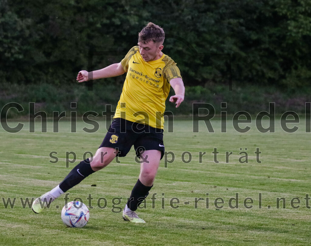 2023-09-07_069_FC_Finsing_gegen_FC_Moosinning_II | Finsing, Deutschland, 07.09.2023:
Fußball, Kreisliga 2023 / 2024, 8. Spieltag, FC Finsing gegen FC Moosinning II, Endergebnis: 3:0

Mats Behrens (FC Moosinning, #15)

Foto: Christian Riedel / fotografie-riedel.net