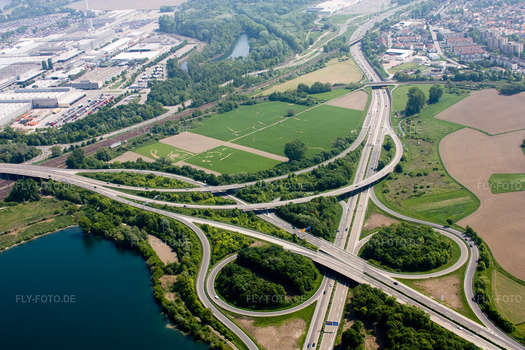 Luftbild: Autobahnkreuz Hagenbach A65 im Ortsteil Maximiliansau in Wörth im Bundesland Rheinland-Pfalz in Deutschland. Foto: IMG_18201.jpg vom 03.05.2009 durch Werner Riehm/FLY-FOTO.de