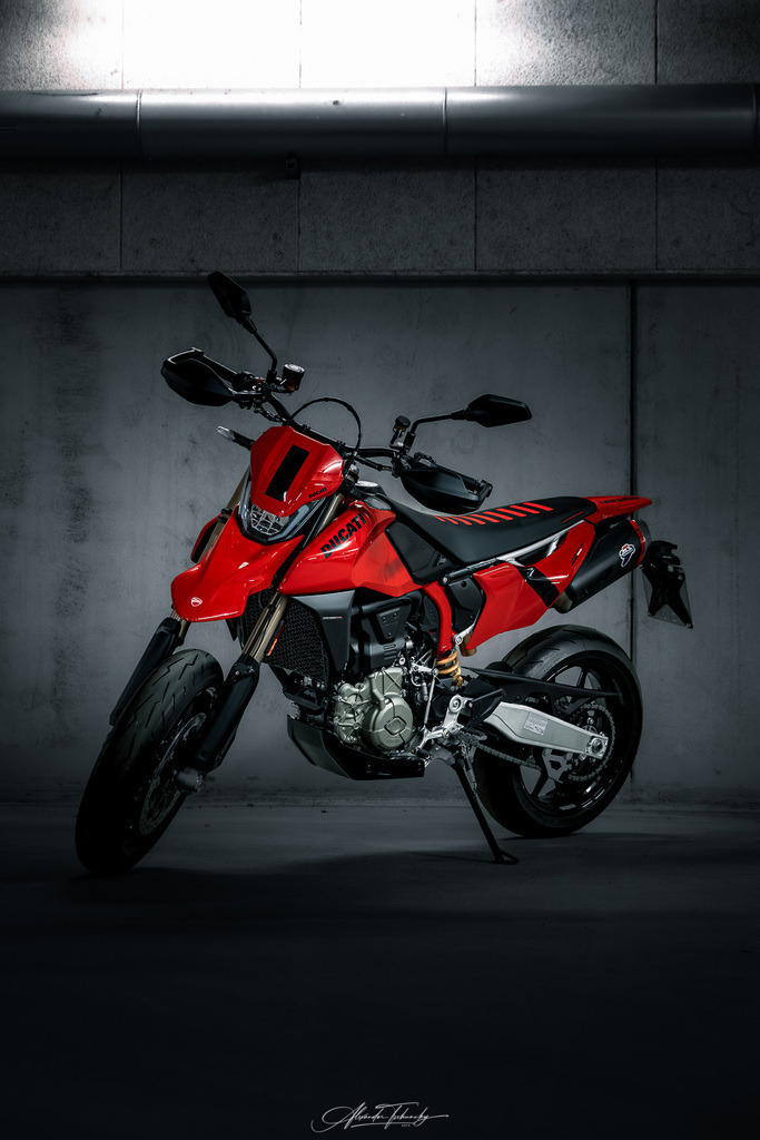 Hypermotard 698 Mono | Entdecken Sie die faszinierende Welt von Alexander Tschuncky Arts: Kreative Fotografie, atemberaubende Automobilkunst und hochwertiger Bilderdruck. Lassen Sie sich inspirieren! - Realisiert mit Pictrs.com