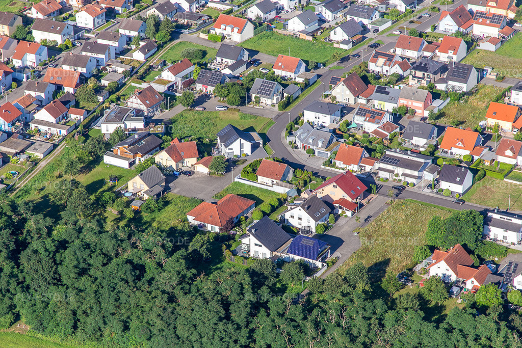Luftbild: Weißdornweg im Ortsteil Hardtwald in Neupotz im Bundesland Rheinland-Pfalz in Deutschland. Foto: IMG_142529.jpg vom 09.07.2024 durch Werner Riehm/FLY-FOTO.de
