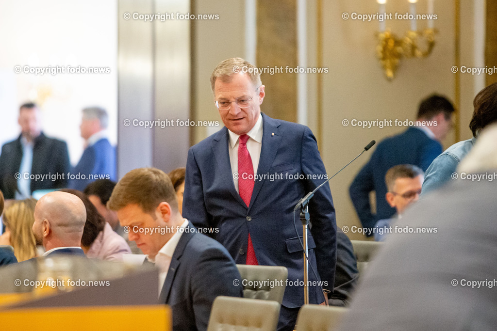 Landhaus Linz_ Promenade_ Landtagssitzung_ 03.04.2025-6 | 03.04.2025, Landhaus Linz AUT, Promenade, Landtagssitzung, im Bild LH Thomas Stelzer (VP, Landeshauptmann Ooe)