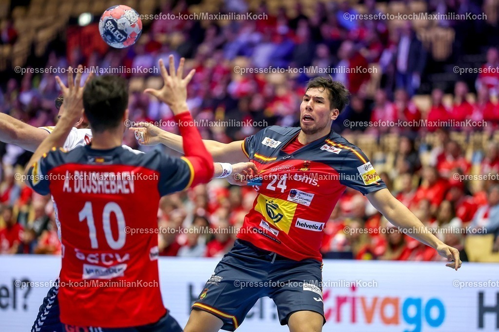 EHF22012602021 | 22.01.2026, Handball, Men's EHF EURO 2026, Spanien - Norwegen, Jyske Bank Boxen in Herning, Dänemark, Main Round:  Daniel Dujshebaev Dovichebaeva (Espania #24) neben  Alex Dujshebaev Dovichebaeva (Espania #10) 