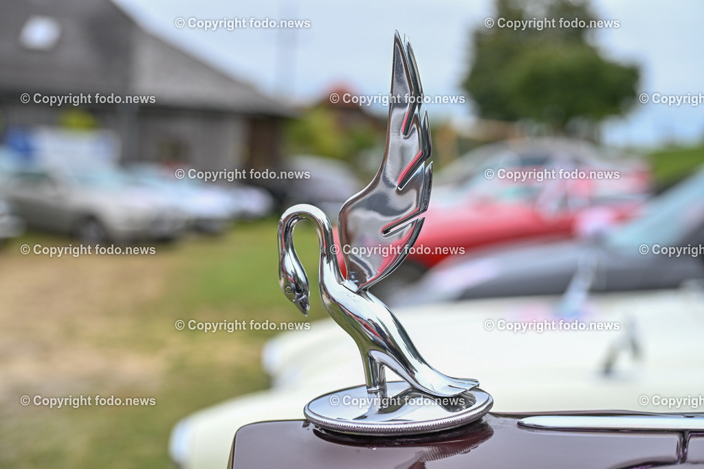 Frauen fuer Frauen_ Charity Oldtimerfahrt_ 04.10.2025-184 | 04.10.2025, Linz, AUT, Oldtimer Charity im Bild Frauen fuer Frauen Oldtimerfahrt, Teilnehmer©Harald Dostal / fodo.media