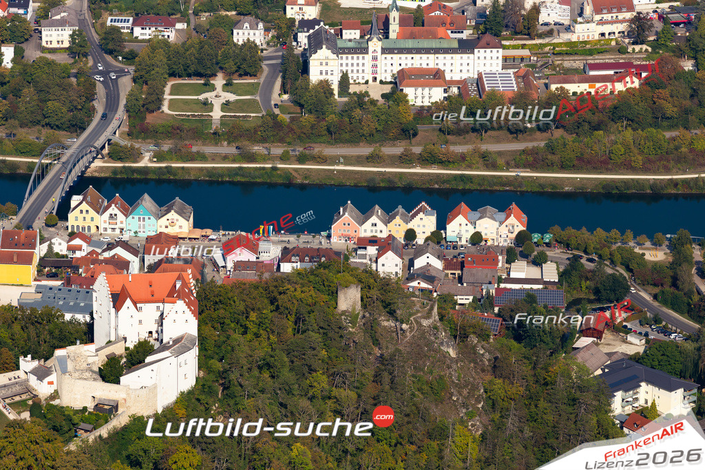 Die Luftbildaufnahme schloss-rosenburg - Riedenburg wurde 2020 mittels Flugzeug (keine Drohne) erstellt. Perfekte Schärfe und Druck- Ergebnisse- Garantiert!