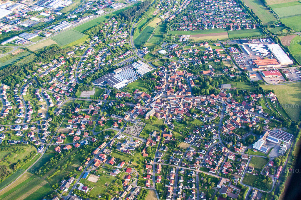 Luftbild: Ortsansicht aus Norden mit SCHEUERMANN + HEILIG GmbH und Braas (BMI Deutschland GmbH) https://www.sh-gmbh.de/  http://bmigroup.de/ im Ortsteil Hainstadt in Buchen im Bundesland Baden-Württemberg in Deutschland. Foto: IMG_66290.jpg vom 30.05.2014 durch Werner Riehm/FLY-FOTO.de