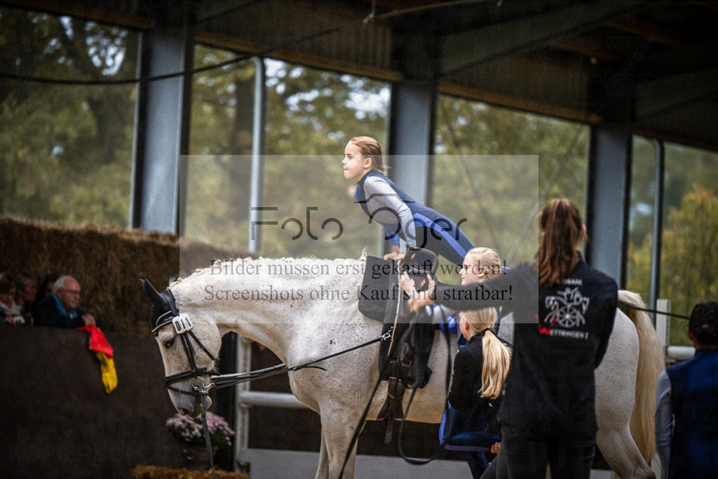 DOS_0233 | Entdecke hochwertige Reitturnierfotos von Foto Oger. Professionell, emotional und authentisch – jetzt Lieblingsmomente im Shop bestellen.Deutschlandweite Turnierfotografie. - Realisiert mit Pictrs.com
