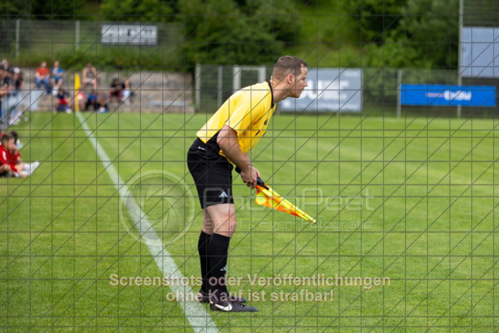 20250616_185644_0349 | #,  TV Eybach (weiß) vs. 1.FC Donzdorf II (rot), Fussball, Entscheidungsspiel 3 in Kreisliga A3 - Bezirk Neckar/Fils, Saison 2024/2025, Rasensportplatz, Staufenecker Str. 41, 73084 Salach, 16.06.2025 - 18:30 Uhr,Foto: PhotoPeet-Sportfotografie/Peter Harich