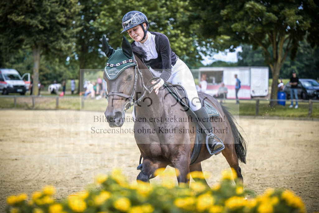 DOS_1509 | Entdecke hochwertige Reitturnierfotos von Foto Oger. Professionell, emotional und authentisch – jetzt Lieblingsmomente im Shop bestellen.Deutschlandweite Turnierfotografie. - Realisiert mit Pictrs.com