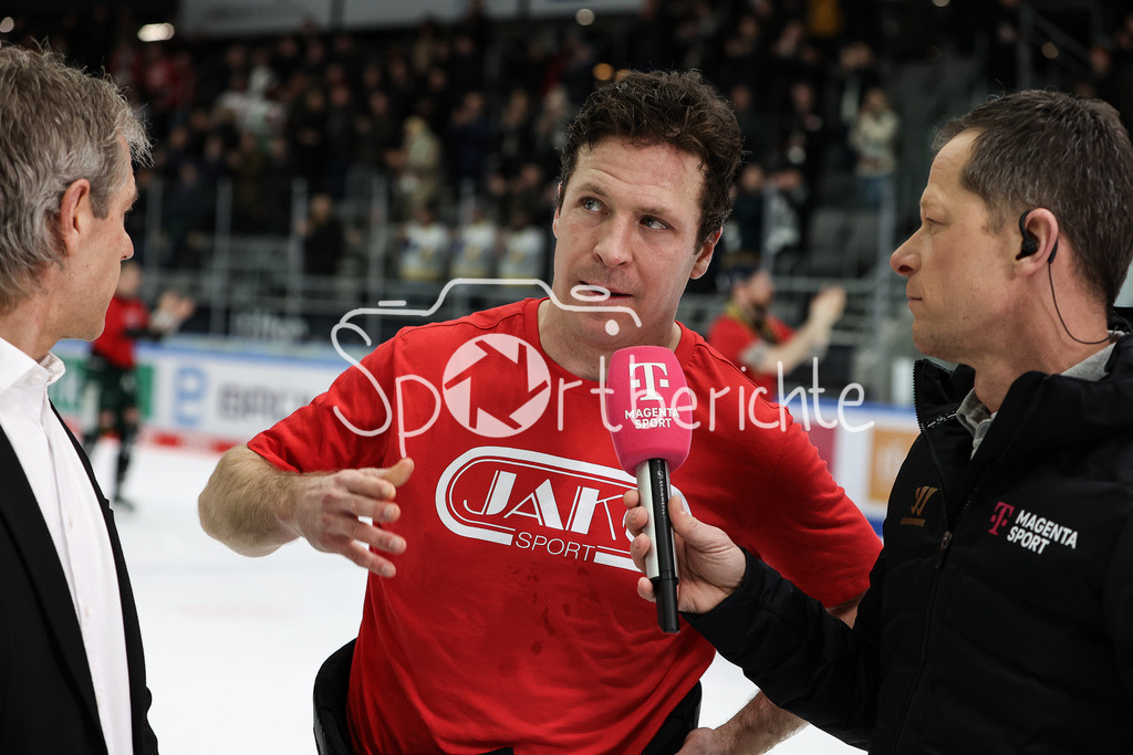 Augsburger Panther - EHC RB München | Nach dem Spiel gibt Thomas Jordan TREVELYAN (AEV #24) ein Interview bei Magenta Sport / MagentaSport