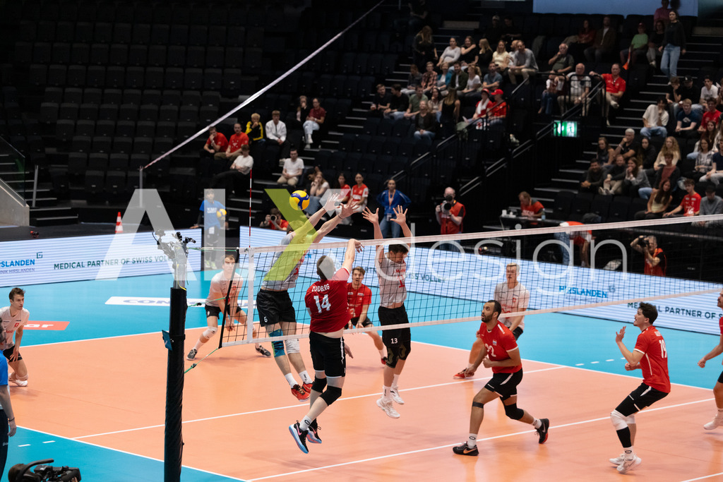 Luxembourg v Switzerland - CEV European League Men | KRIENS, SWITZERLAND - JUNE 12: CHRIS ZUIDBERG of Luxembourg attack / spike against ETIENNE SCHALCH of Switzerland and SIMON MAAG of Switzerland double block during the CEV European League match between Luxembourg and Switzerland at Pilatus Arena on June 12, 2026 in Kriens, Switzerland. - Realisiert mit Pictrs.com