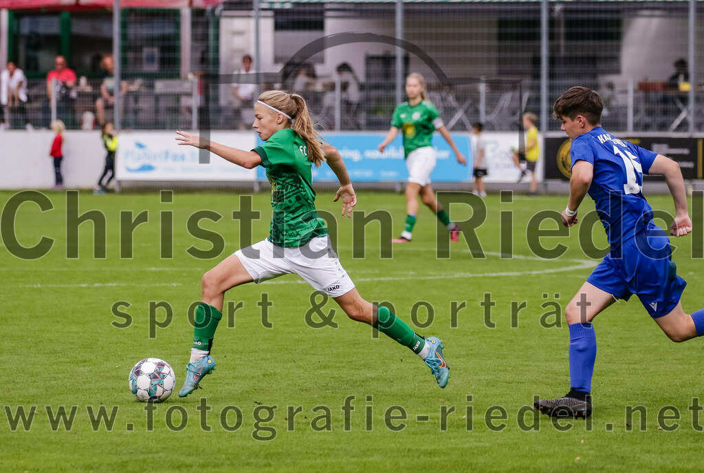 2023-10-07_076_FC_Forstern_gegen_Karlsruher_SC | Forstern, Deutschland, 07.10.2023:
Fußball, B-Juniorinnen-Bundesliga Süd 2023 / 2024, 4. Spieltag, FC Forstern gegen Karlsruher SC, Endergebnis: 1:1

Hannah Ram (FC Forstern, #9), Nele Deutsch (Karlsruher SC, #15)

Foto: Christian Riedel / fotografie-riedel.net