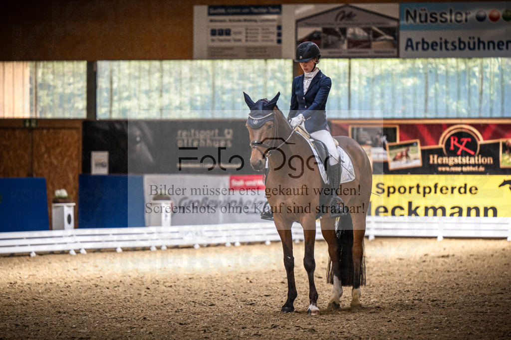 DOS_0692 | Entdecke hochwertige Reitturnierfotos von Foto Oger. Professionell, emotional und authentisch – jetzt Lieblingsmomente im Shop bestellen.Deutschlandweite Turnierfotografie. - Realisiert mit Pictrs.com