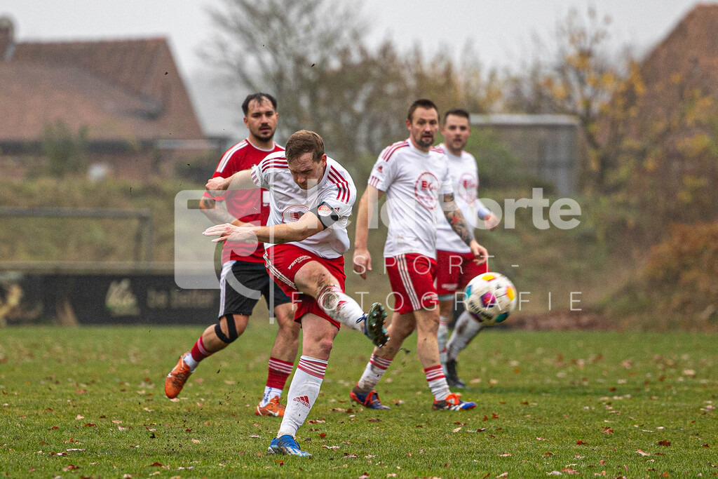 Suhlendorf - Warnecke_ Yeshe (beim Torschuss) vs Römstedt II 091125 dlP | immodelaporte-sportfotos - Realisiert mit Pictrs.com
