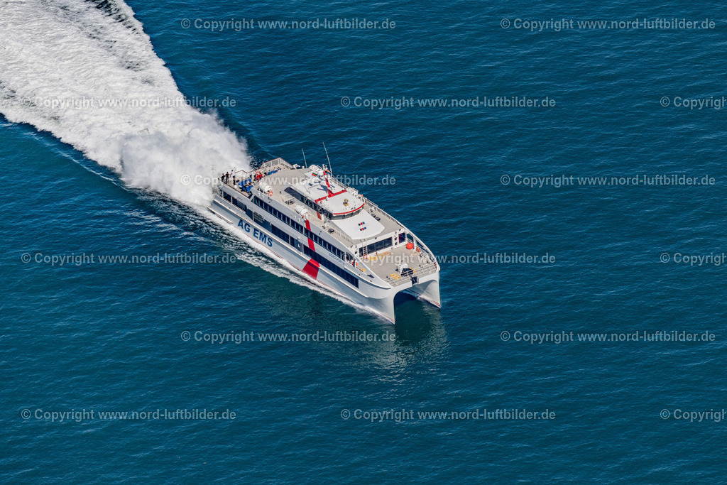 Katamaran_Nordlicht_2_Ems_AG_ELS_7867130822 | HELGOLAND 13.08.2022 Passagier- und Fahrgastschiff Katamaran " Nordlicht 2 " der " Ems AG " in Helgoland im Bundesland Schleswig-Holstein, Deutschland. // Passenger and passenger ship catamaran " Nordlicht 2 " of the " Ems AG " in Helgoland in the state Schleswig-Holstein, Germany. Foto: Martin Elsen