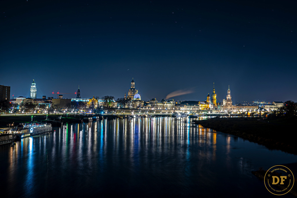 Dresden Skyline | Geschenke, Wandbilder und Accessoires mit Motiven aus Dresden und anderen schönen Orten zur Verschönerung Deines zu Hauses und zum verschenken gewünscht? Wähle Deine Lieblingsbild auf dem Produkt Deiner Wahl. 