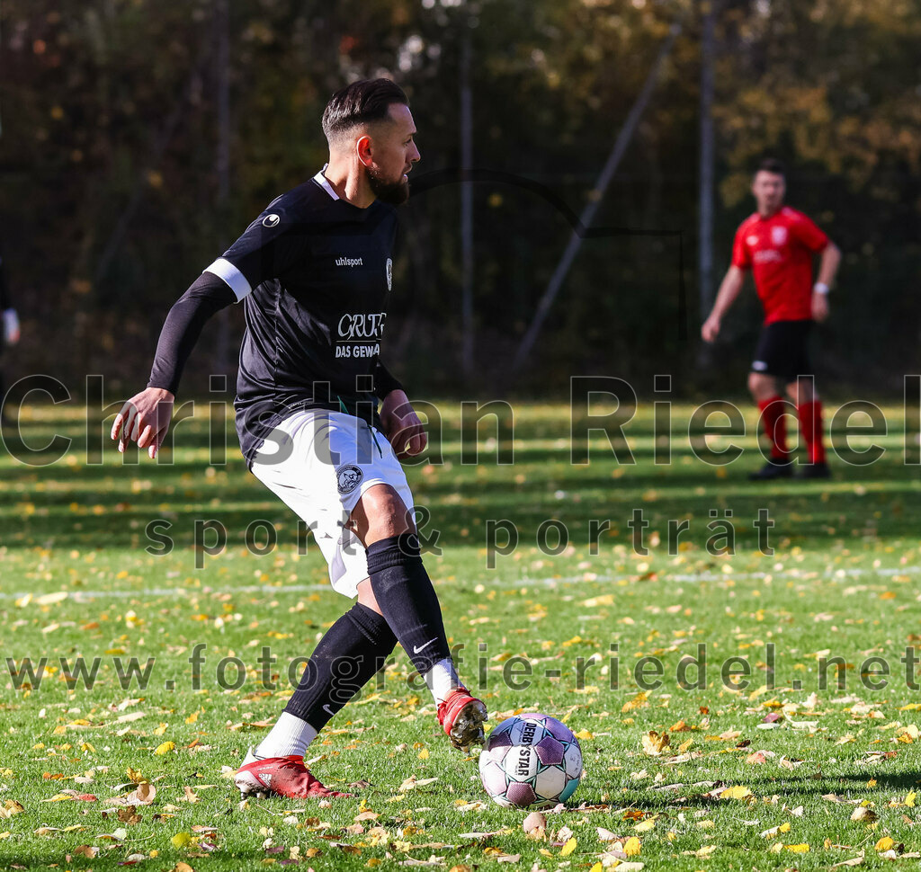 2023-11-05_011_FC_Herzogstadt_gegen_TuS_Oberding | Erding, Deutschland, 05.11.2023:
Fußball, Kreisklasse 2023 / 2024, 14. Spieltag, FC Herzogstadt gegen TuS Oberding, Endergebnis: 4:5

Attila Lanzendorfen (FC Herzogstadt, #17)

Foto: Christian Riedel / fotografie-riedel.net